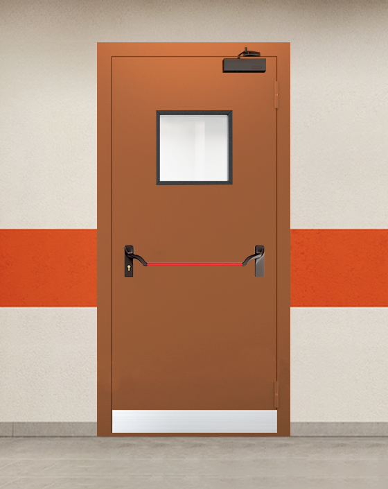 Противопожарная однопольная коричневая дверь EI 90 с ручкой антипаника, квадратным окном, узким отбойником