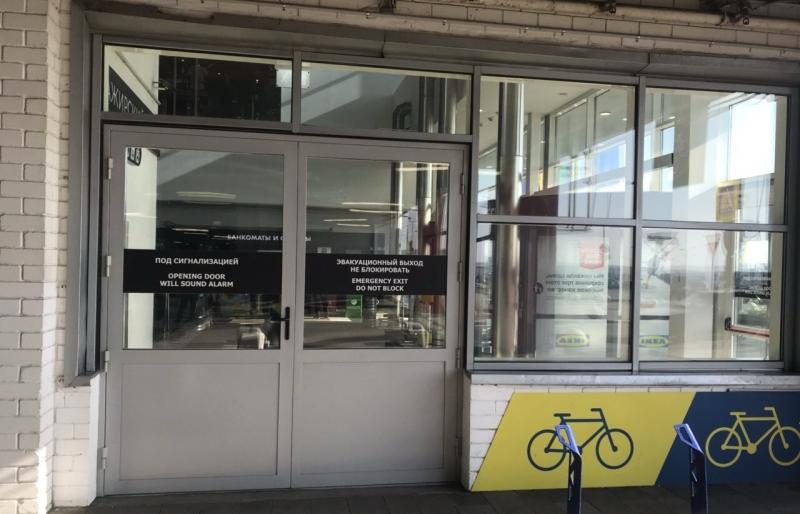 Светопрозрачные противопожарные двери: применение и особенности