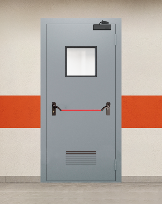 Противопожарная однопольная серая дверь EI 90 с ручкой антипаника, квадратным окном, прямоугольной решеткой